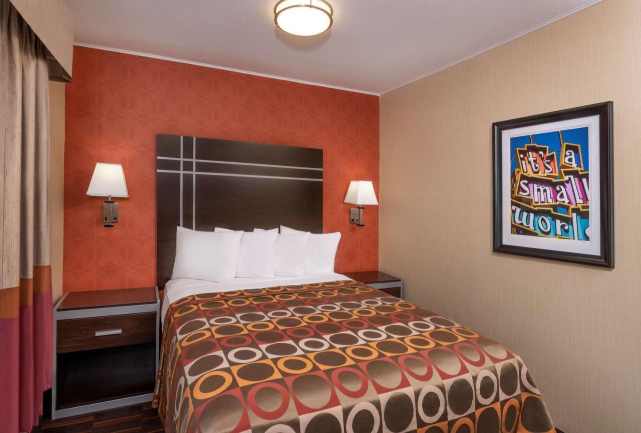 Best Western Plus Raffles Inn & Suites Anaheim Eksteriør billede