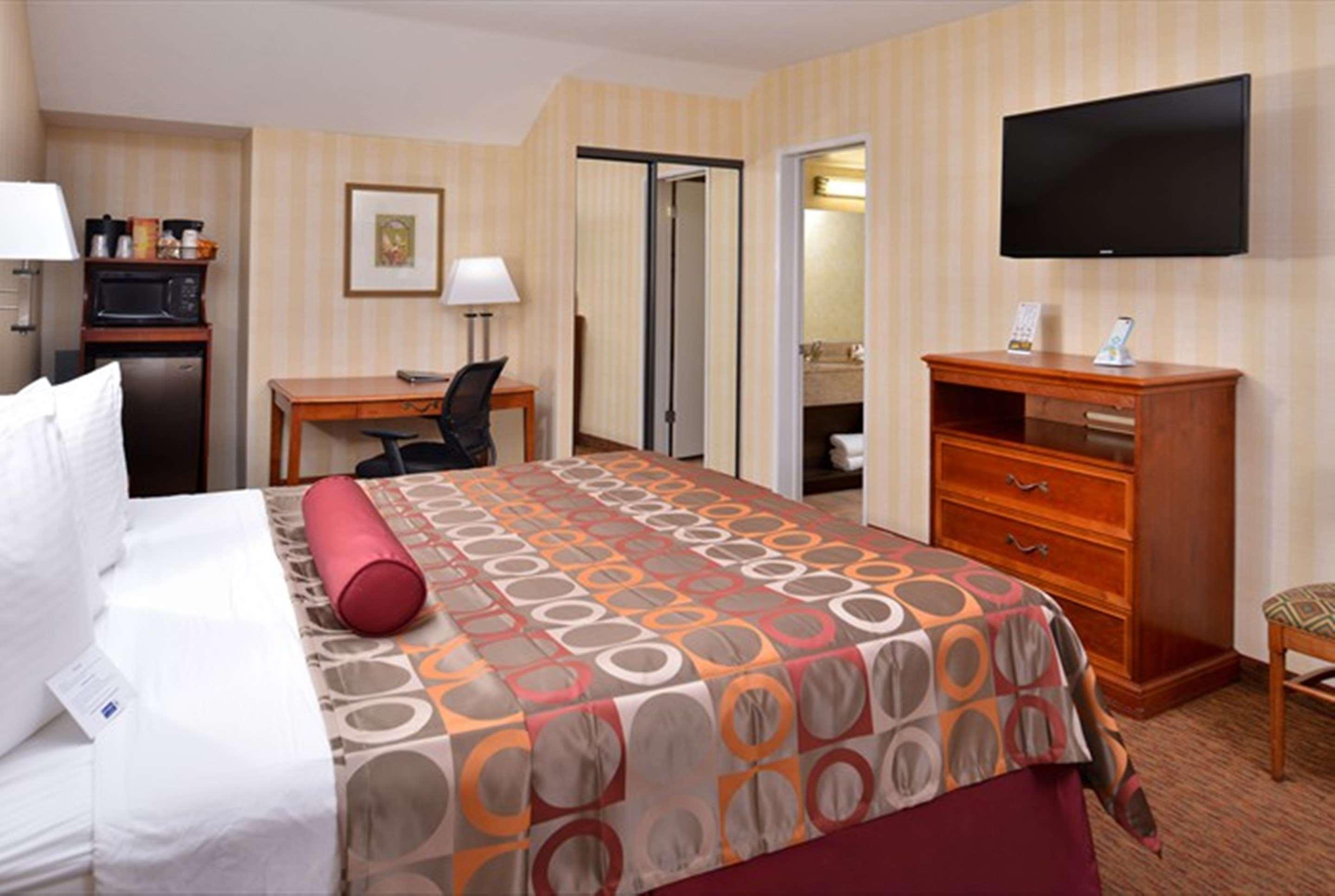 Best Western Plus Raffles Inn & Suites Anaheim Eksteriør billede