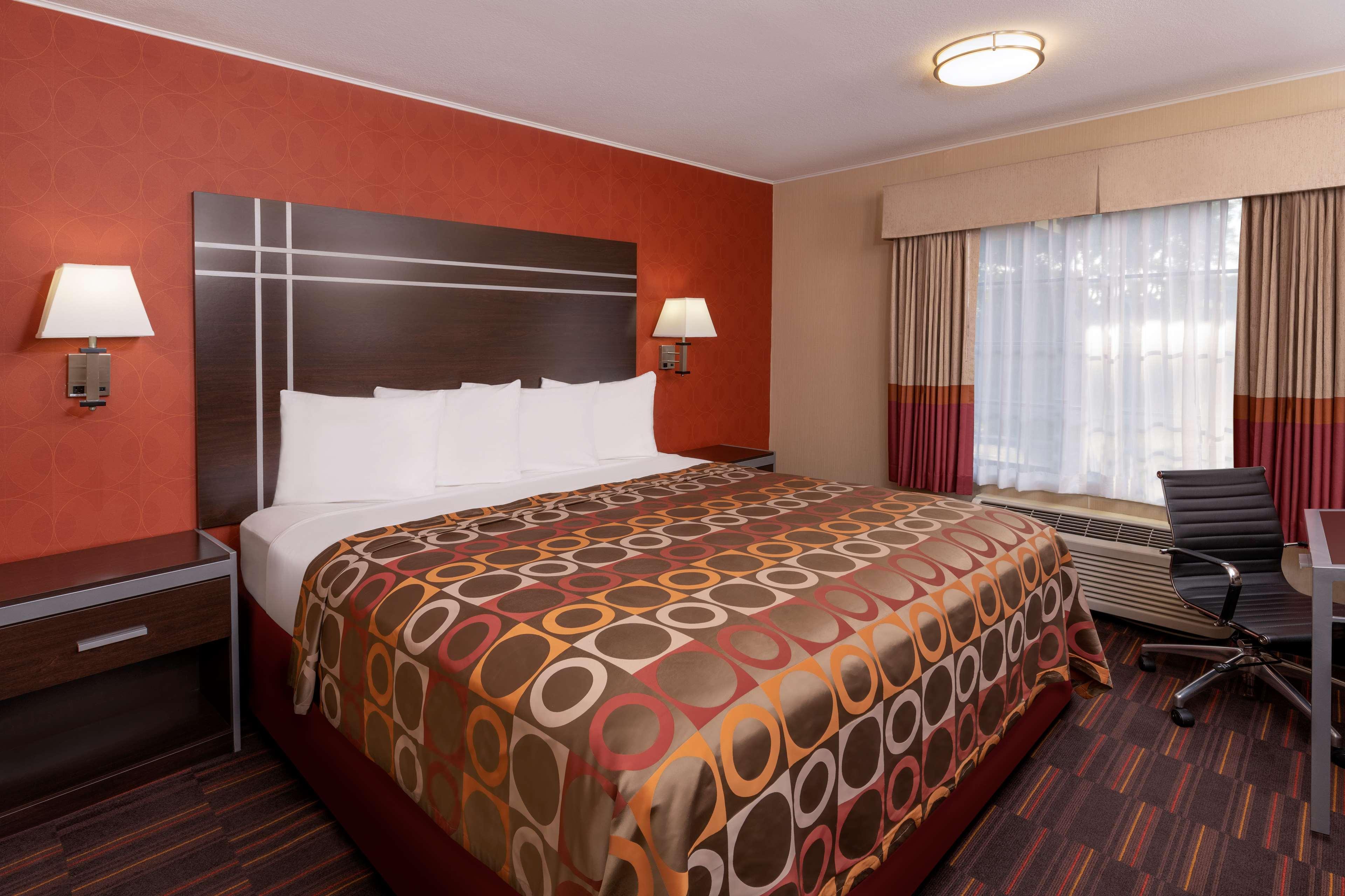 Best Western Plus Raffles Inn & Suites Anaheim Eksteriør billede