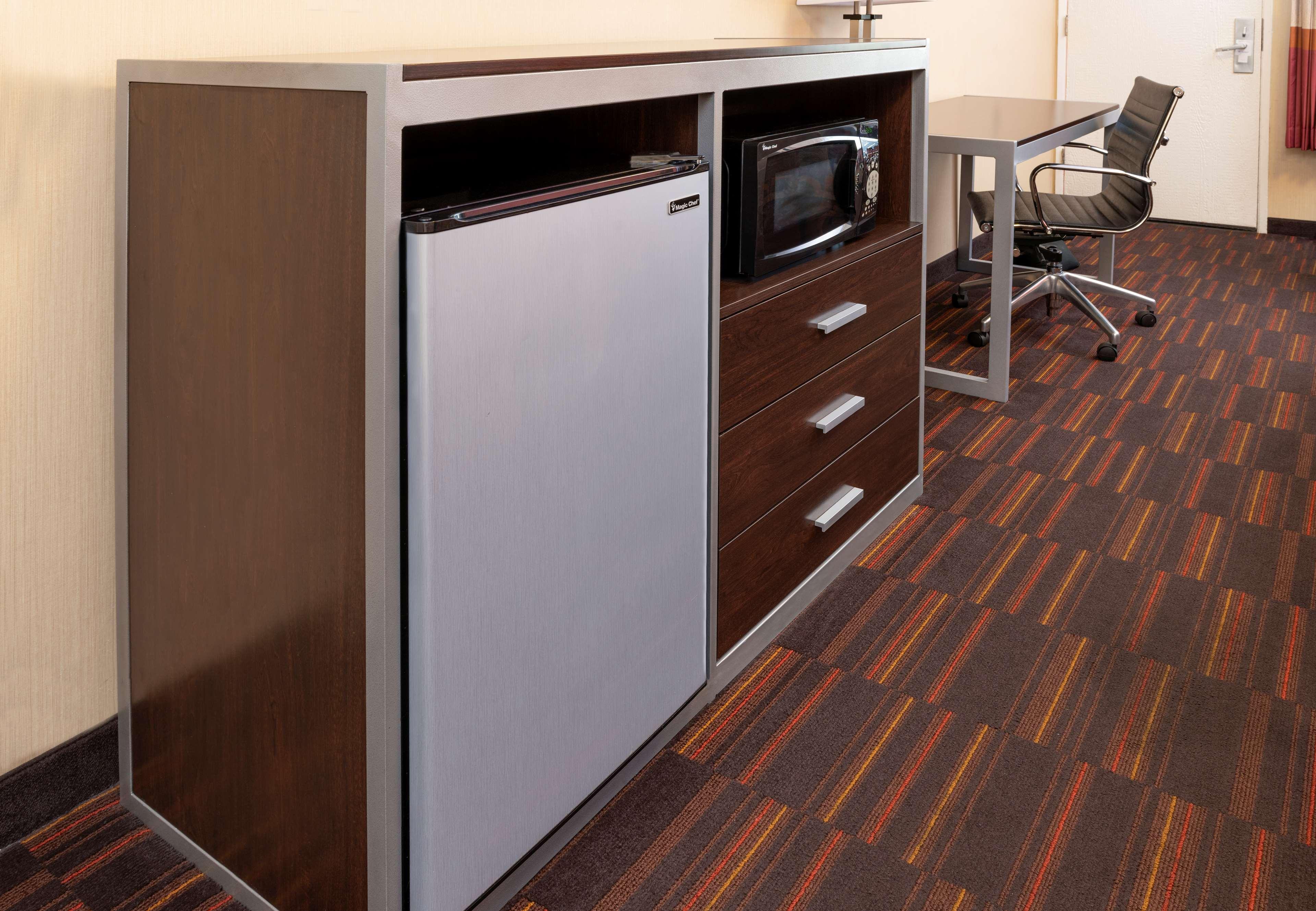 Best Western Plus Raffles Inn & Suites Anaheim Eksteriør billede