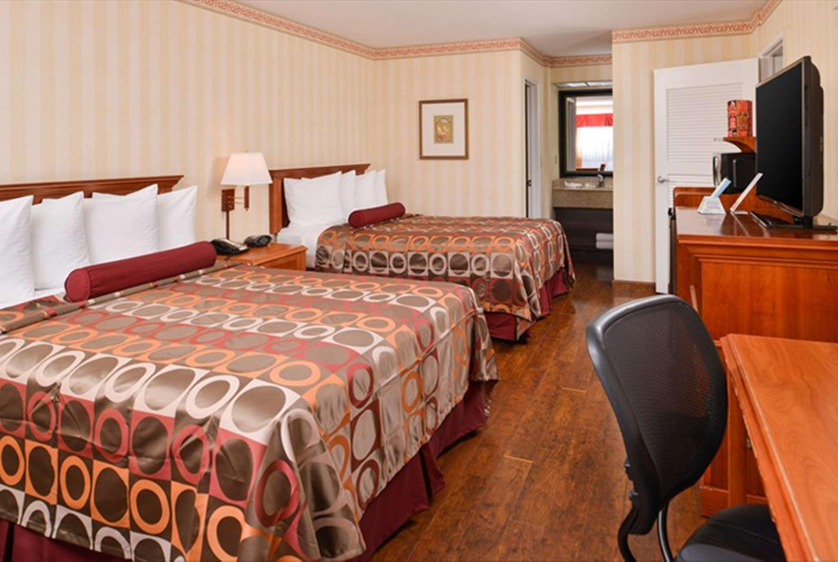 Best Western Plus Raffles Inn & Suites Anaheim Eksteriør billede