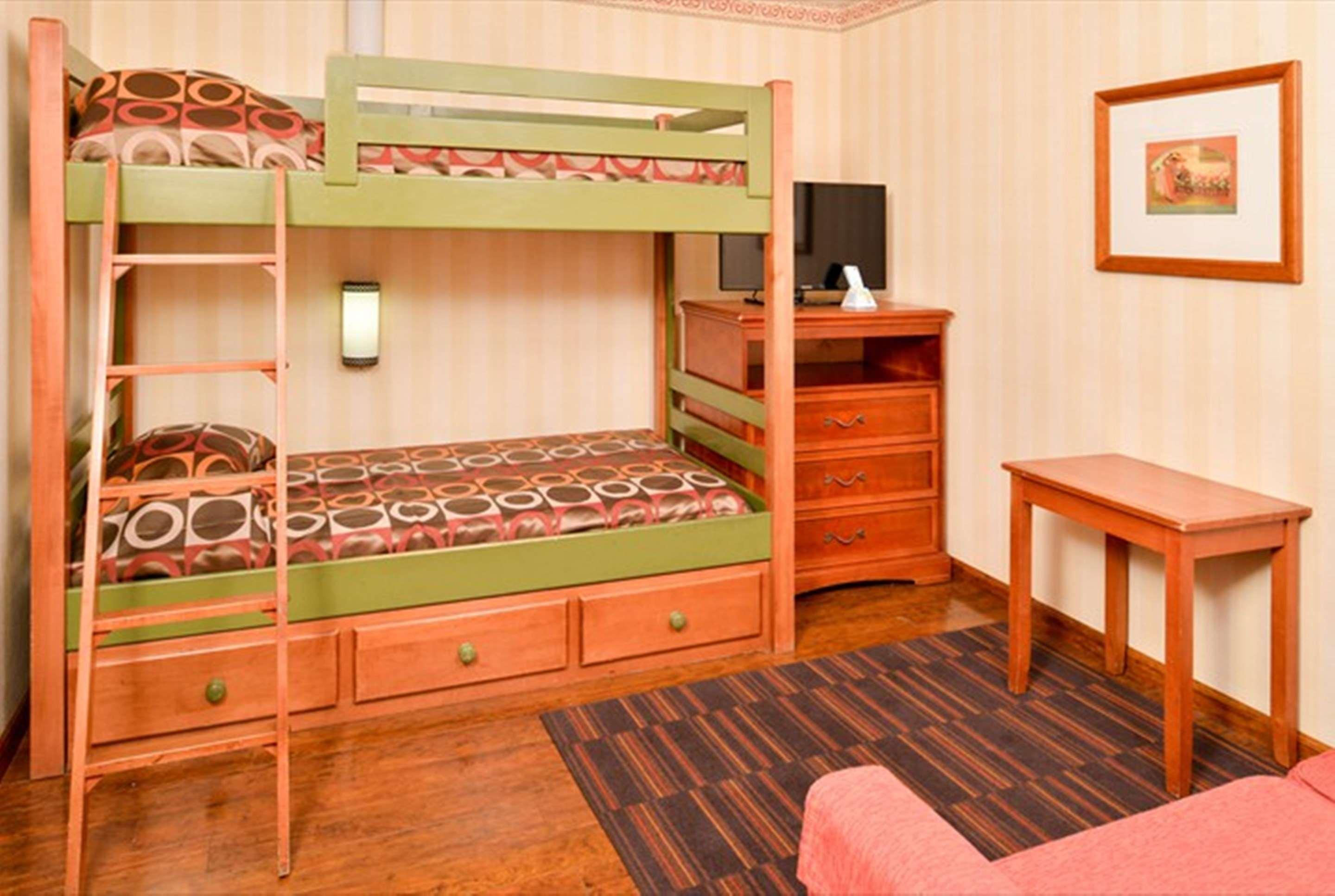 Best Western Plus Raffles Inn & Suites Anaheim Eksteriør billede