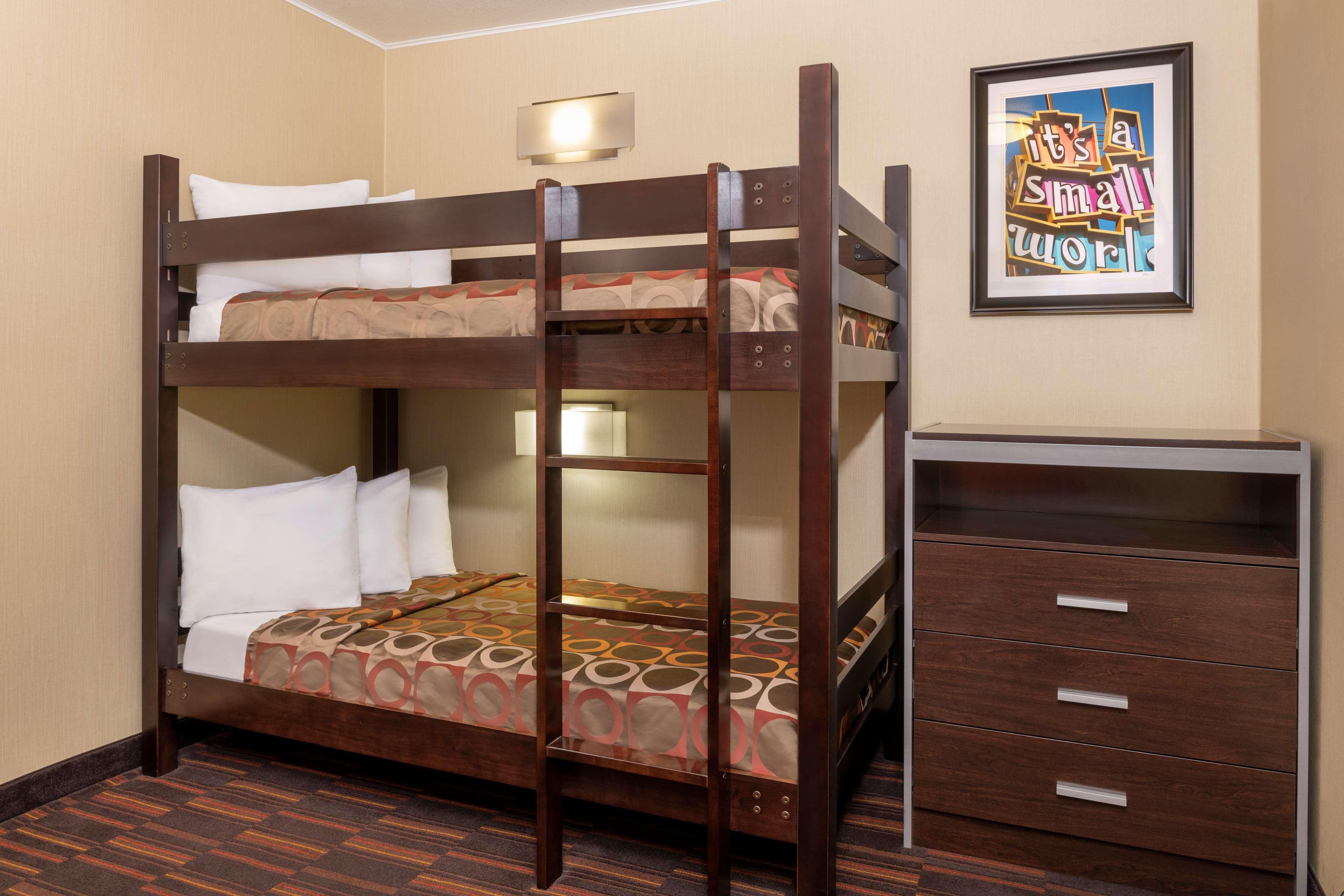 Best Western Plus Raffles Inn & Suites Anaheim Eksteriør billede