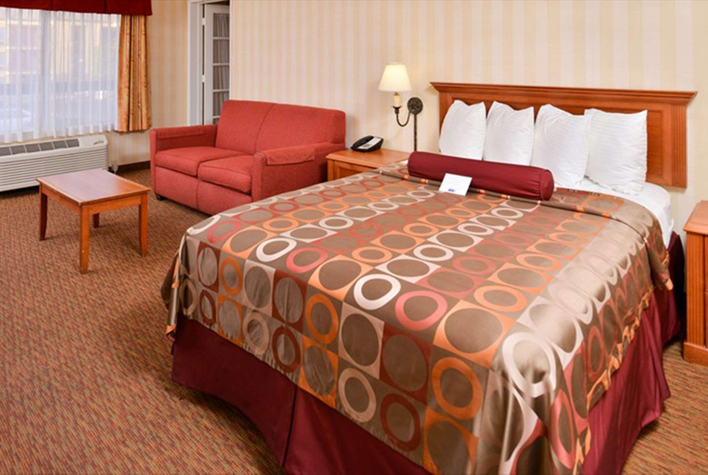 Best Western Plus Raffles Inn & Suites Anaheim Eksteriør billede