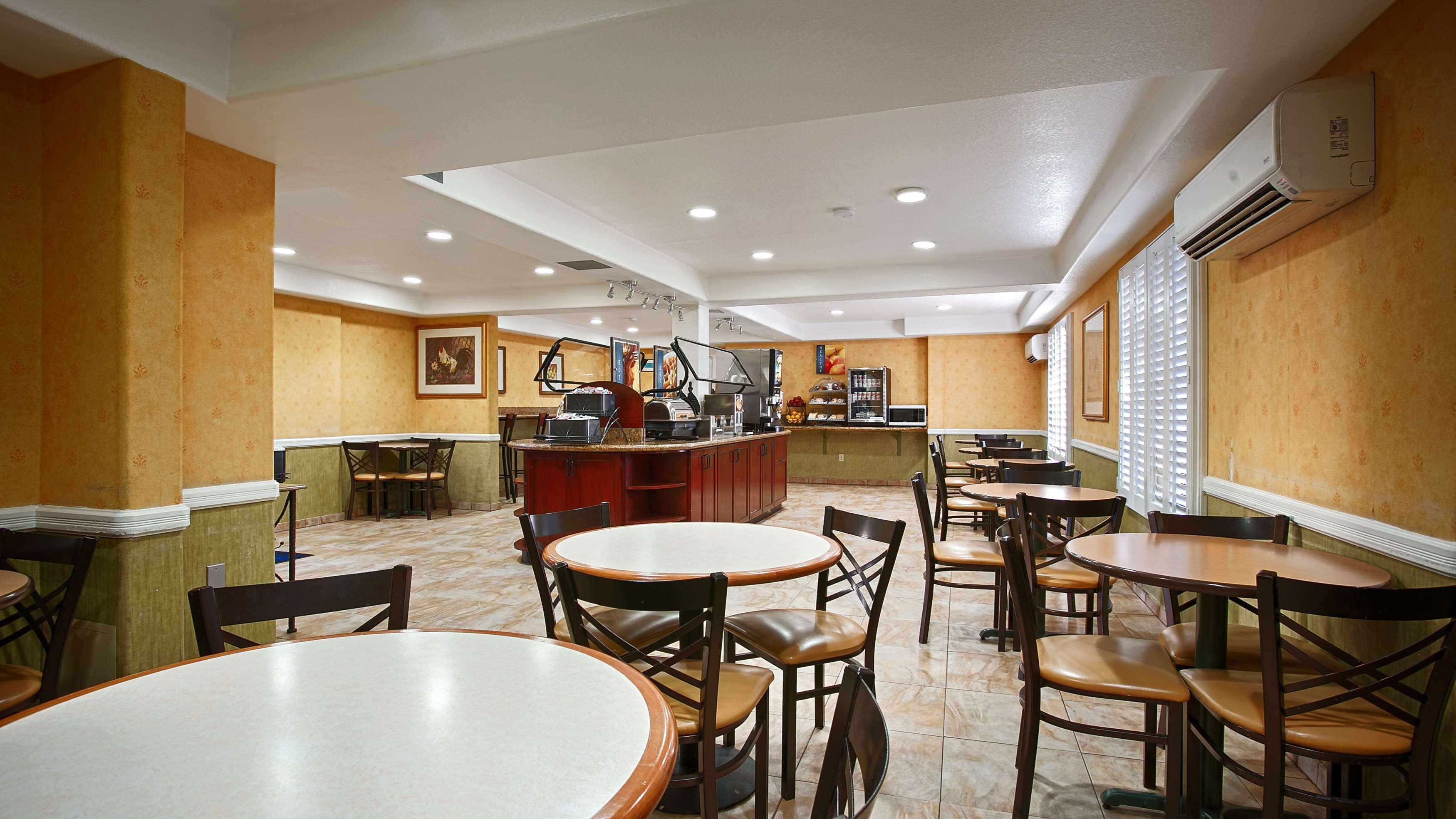 Best Western Plus Raffles Inn & Suites Anaheim Eksteriør billede
