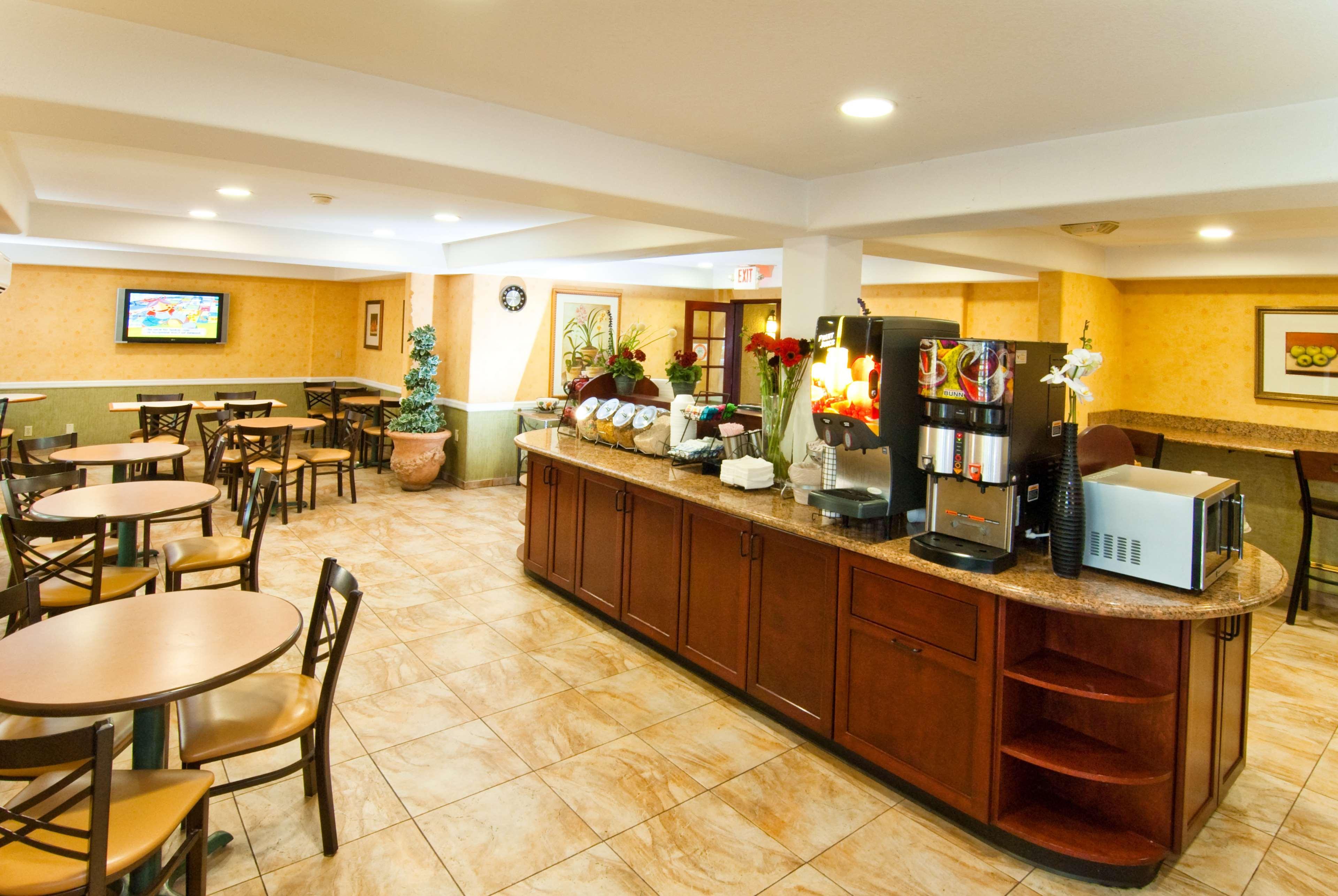 Best Western Plus Raffles Inn & Suites Anaheim Eksteriør billede