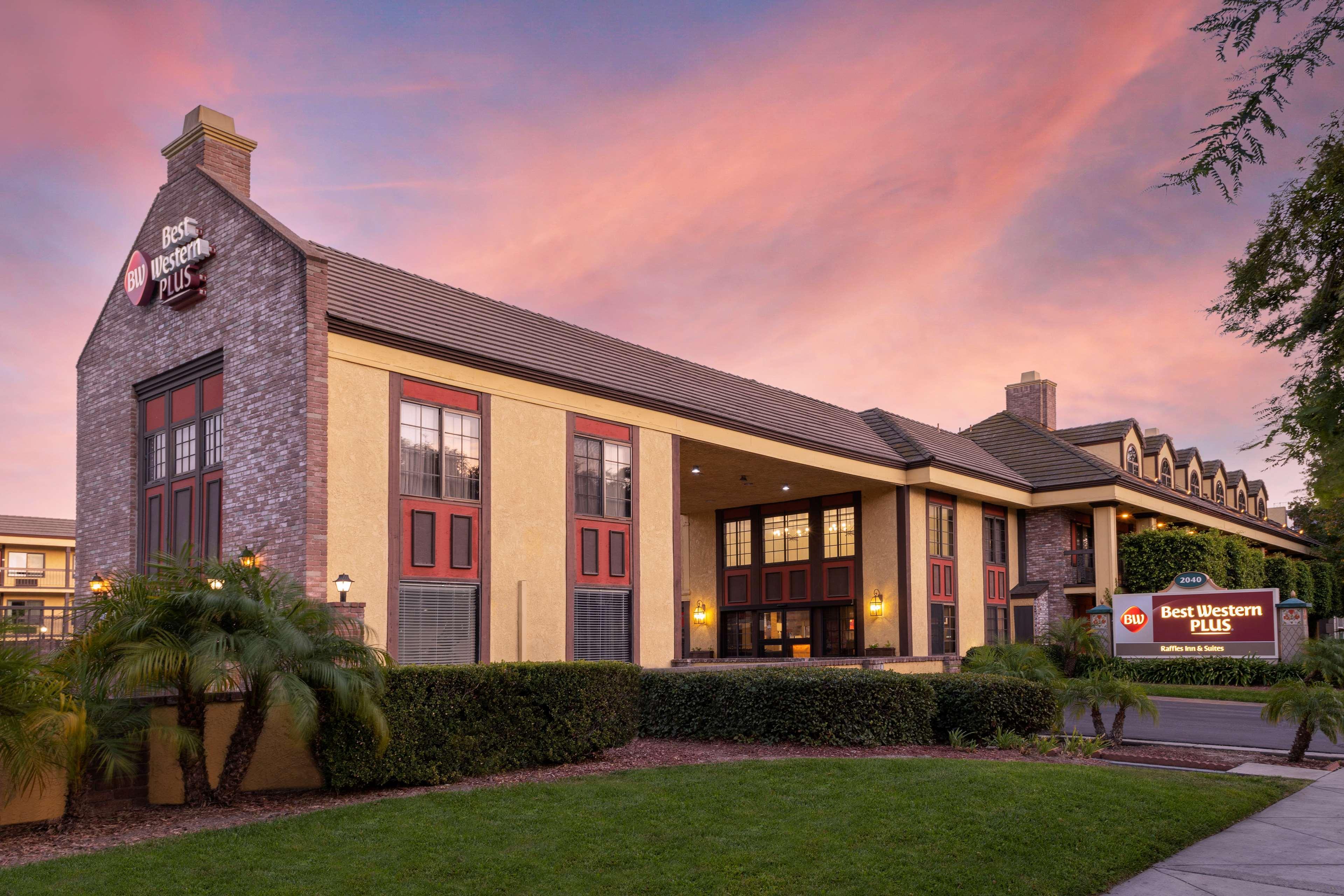 Best Western Plus Raffles Inn & Suites Anaheim Eksteriør billede