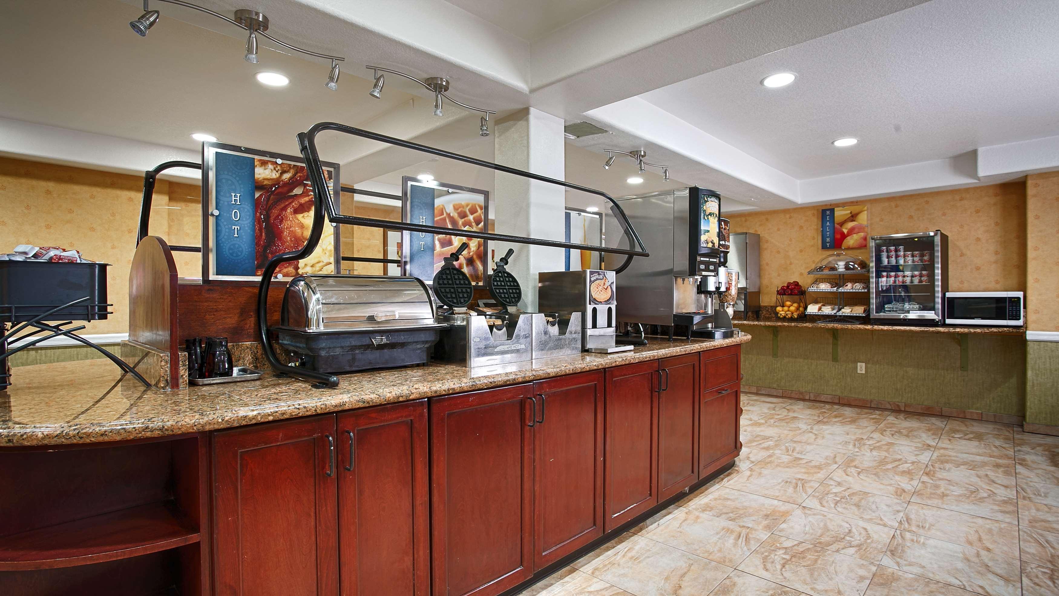 Best Western Plus Raffles Inn & Suites Anaheim Eksteriør billede