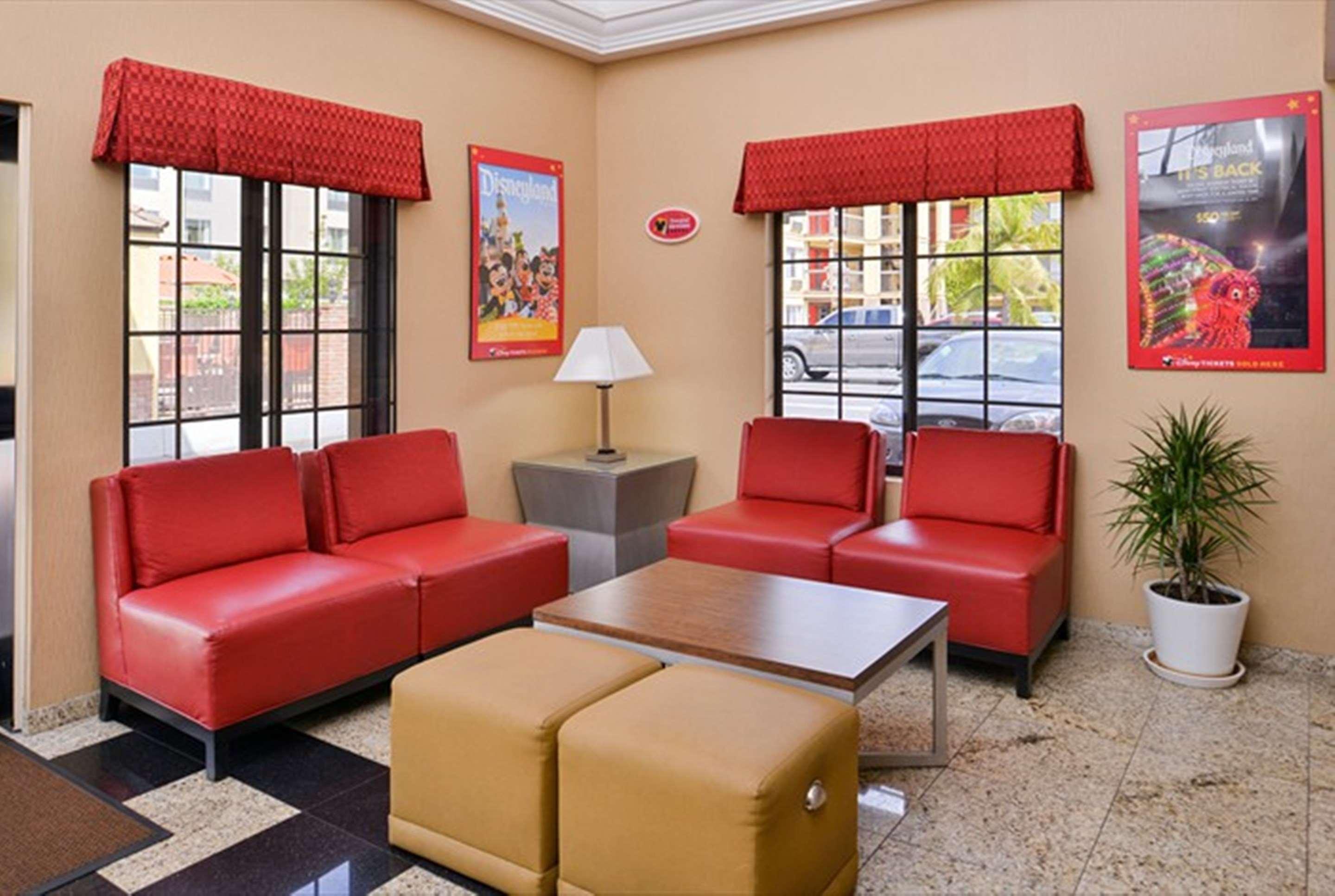 Best Western Plus Raffles Inn & Suites Anaheim Eksteriør billede
