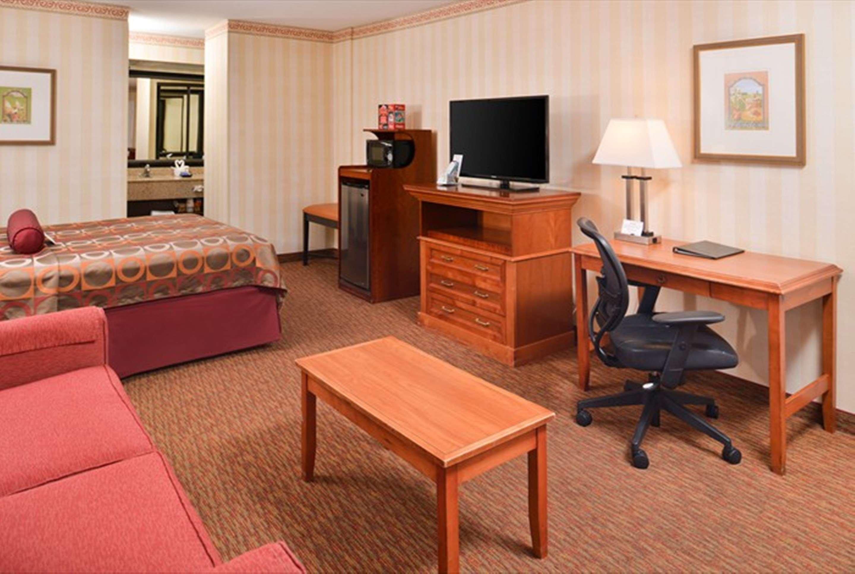 Best Western Plus Raffles Inn & Suites Anaheim Eksteriør billede