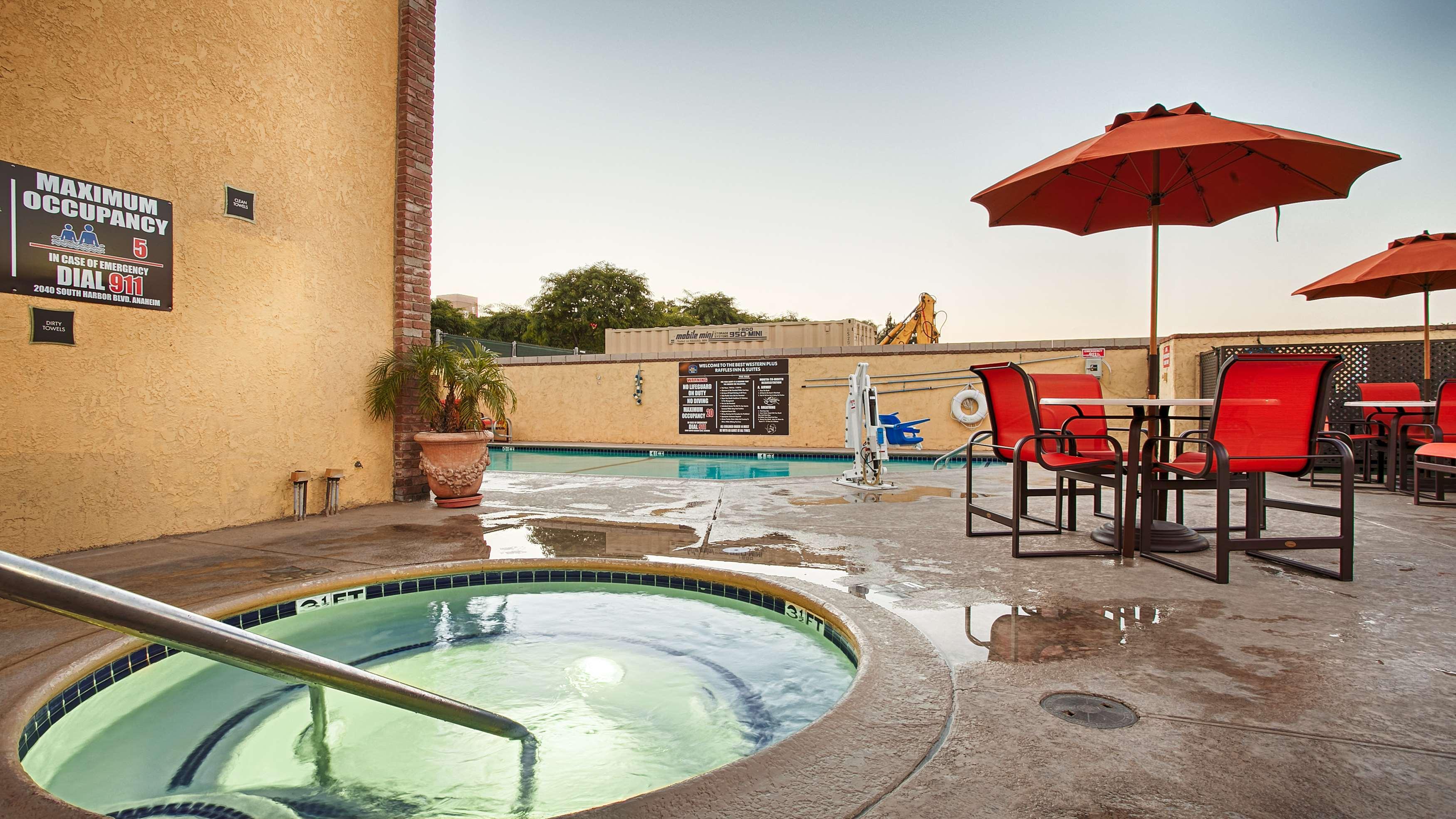 Best Western Plus Raffles Inn & Suites Anaheim Eksteriør billede