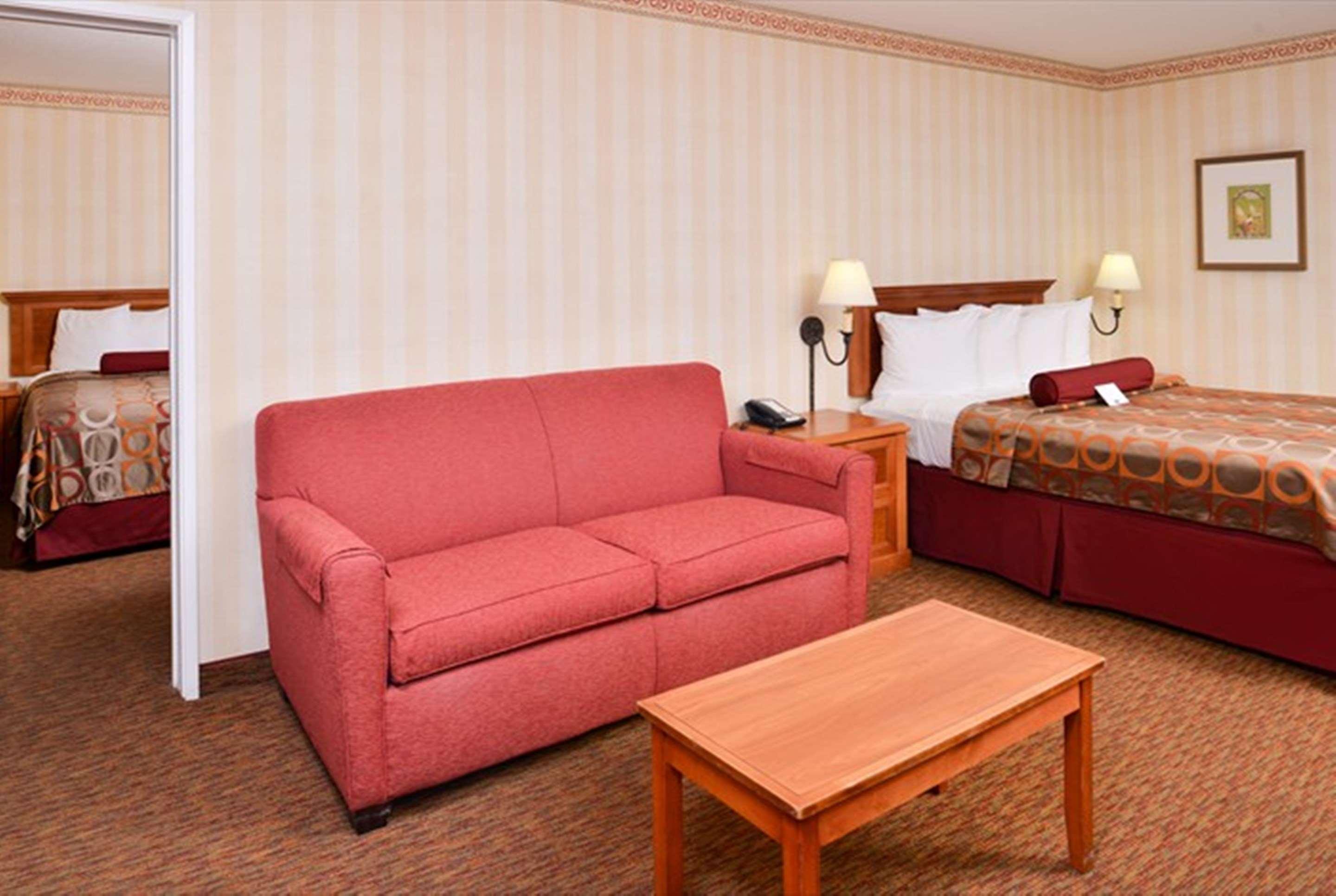 Best Western Plus Raffles Inn & Suites Anaheim Eksteriør billede