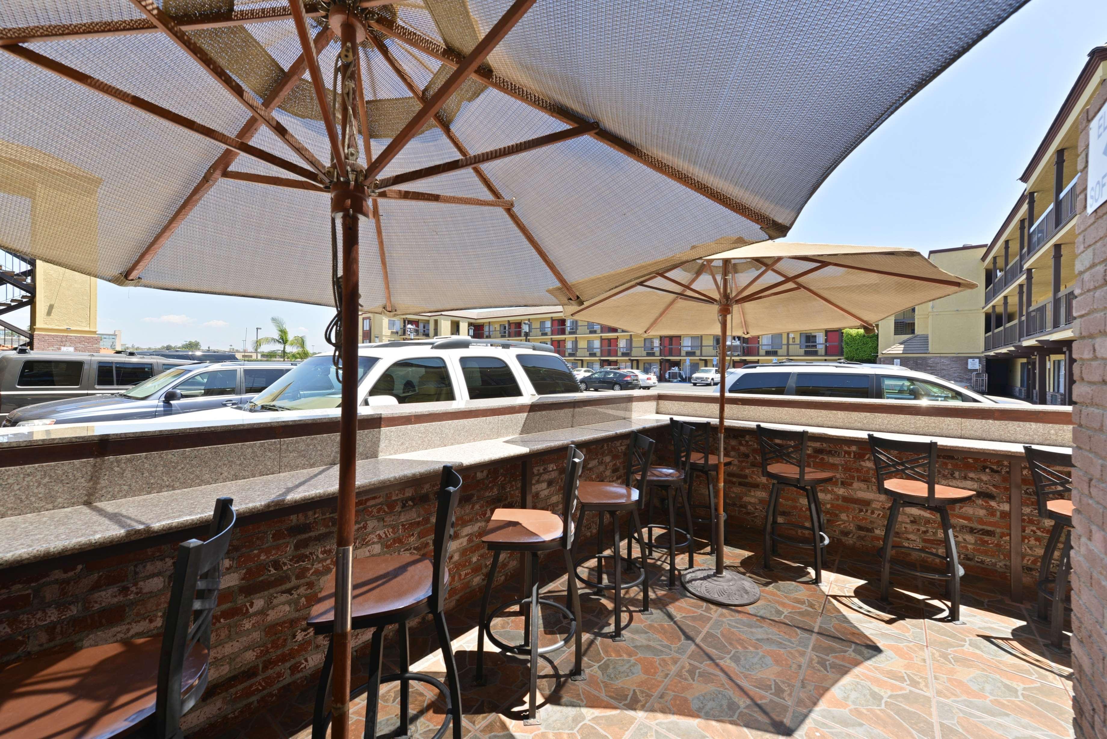 Best Western Plus Raffles Inn & Suites Anaheim Eksteriør billede