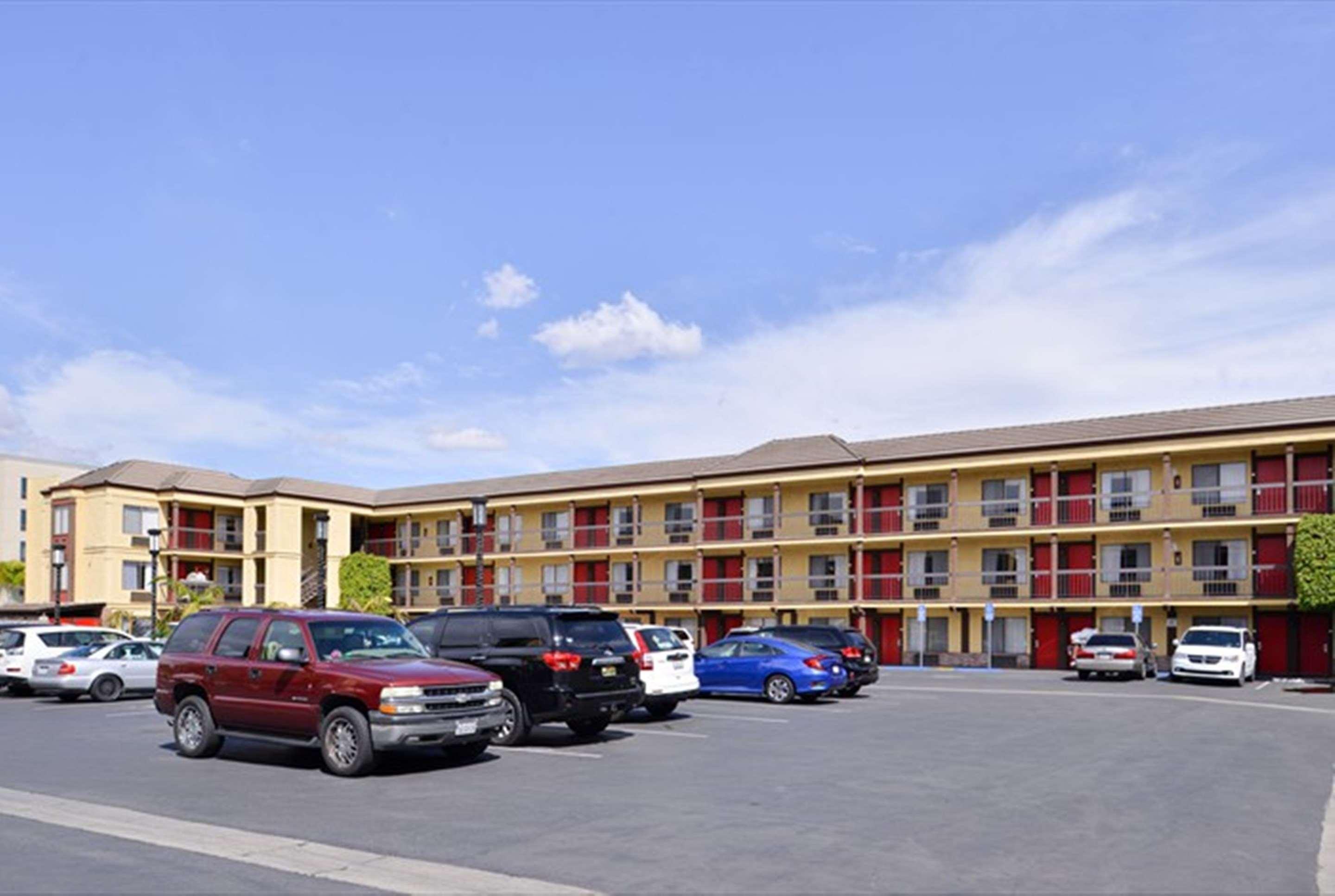 Best Western Plus Raffles Inn & Suites Anaheim Eksteriør billede