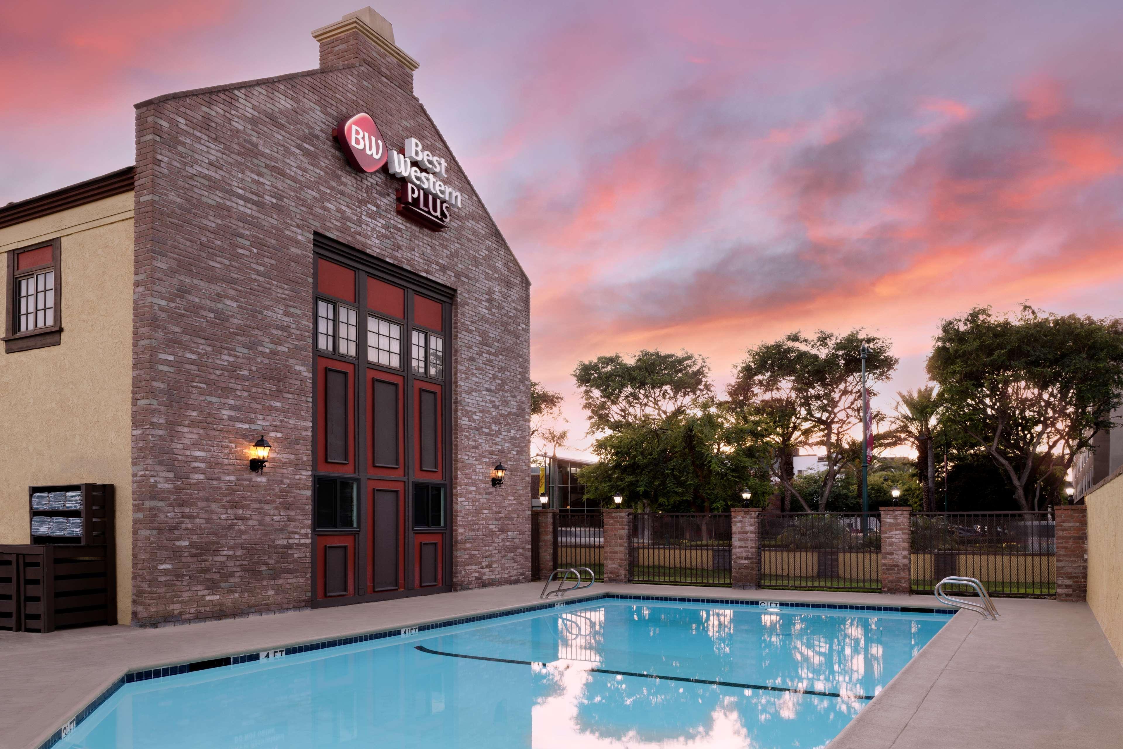 Best Western Plus Raffles Inn & Suites Anaheim Eksteriør billede