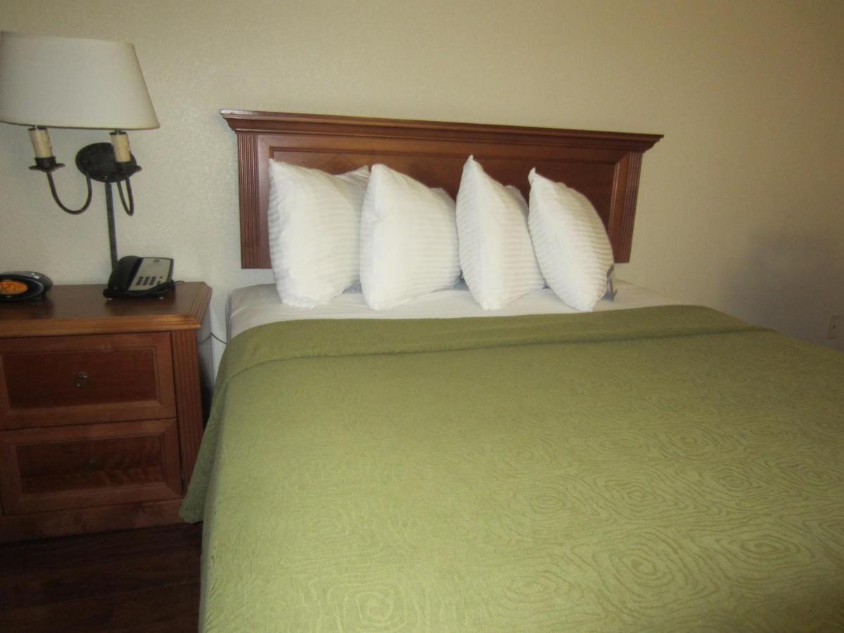 Best Western Plus Raffles Inn & Suites Anaheim Eksteriør billede