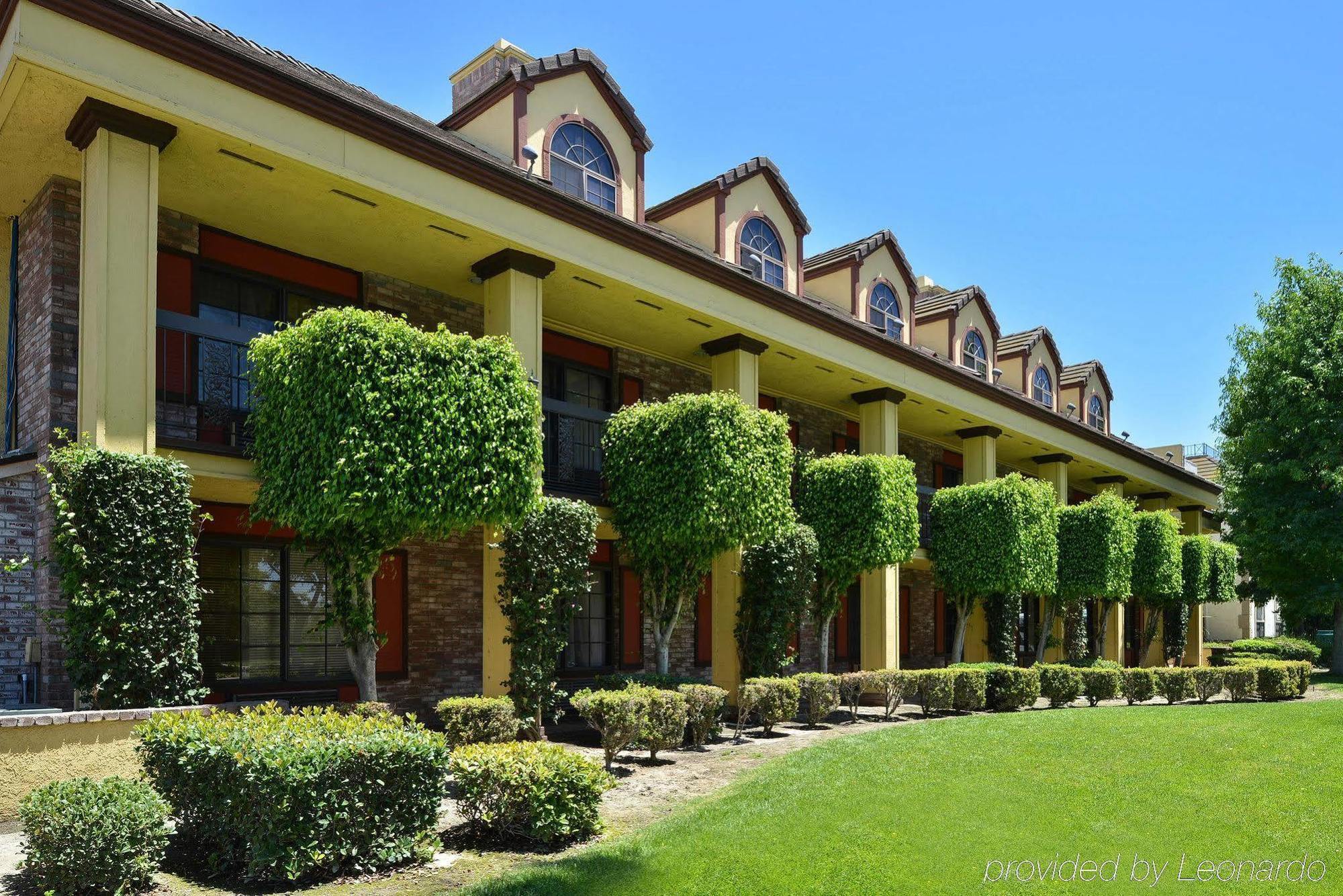 Best Western Plus Raffles Inn & Suites Anaheim Eksteriør billede