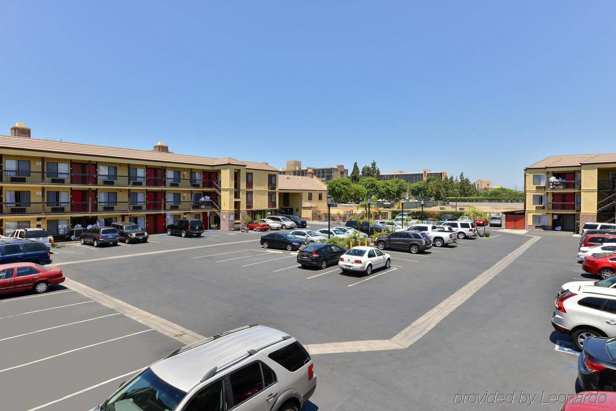Best Western Plus Raffles Inn & Suites Anaheim Eksteriør billede