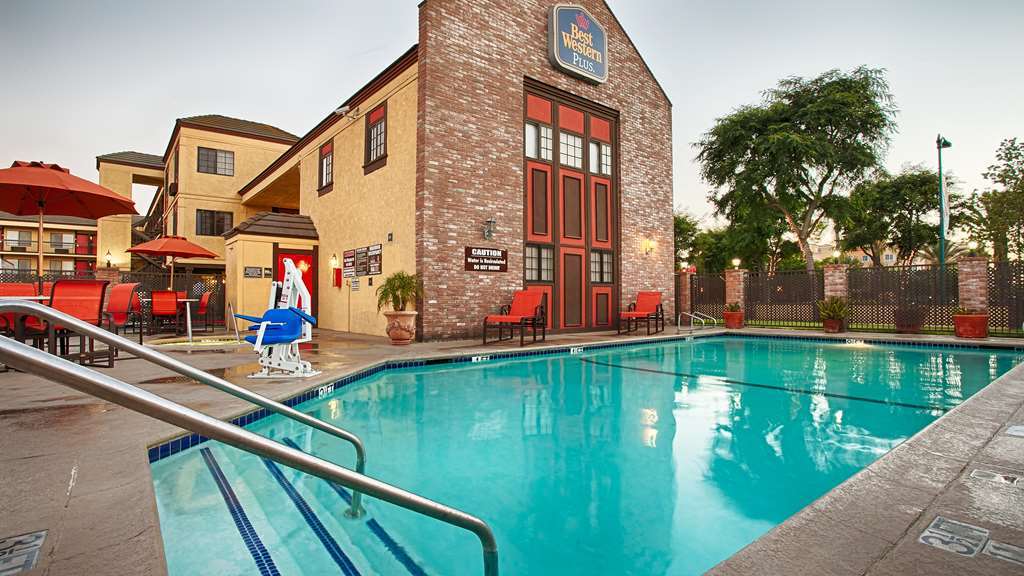Best Western Plus Raffles Inn & Suites Anaheim Eksteriør billede