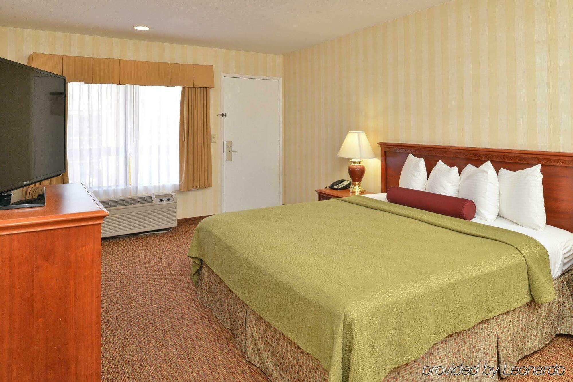 Best Western Plus Raffles Inn & Suites Anaheim Eksteriør billede