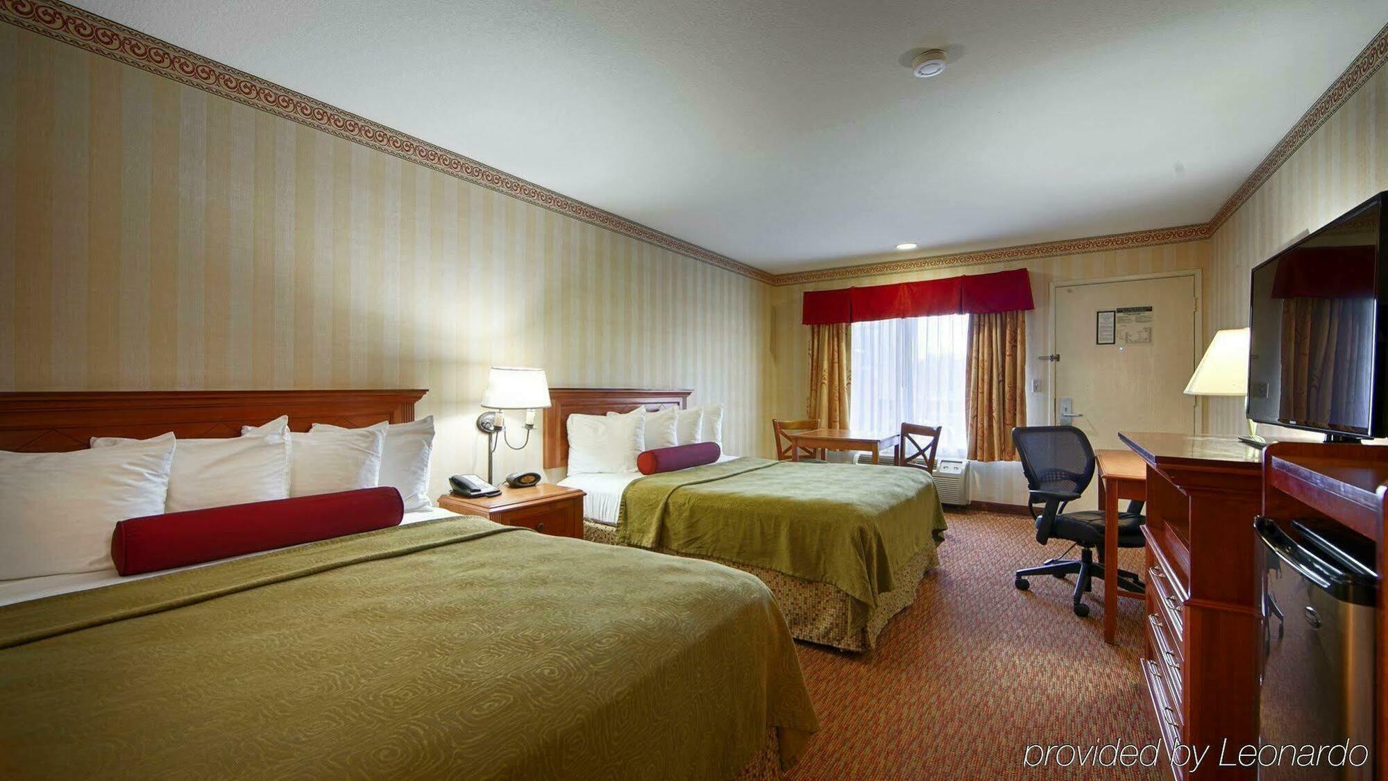 Best Western Plus Raffles Inn & Suites Anaheim Eksteriør billede