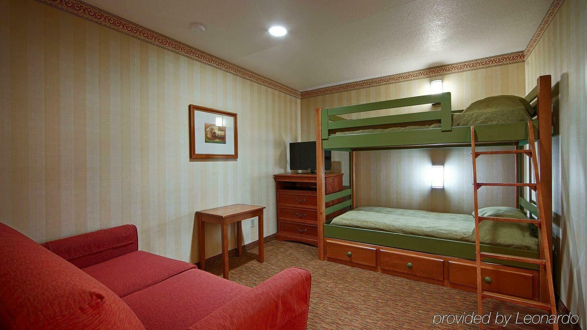 Best Western Plus Raffles Inn & Suites Anaheim Eksteriør billede