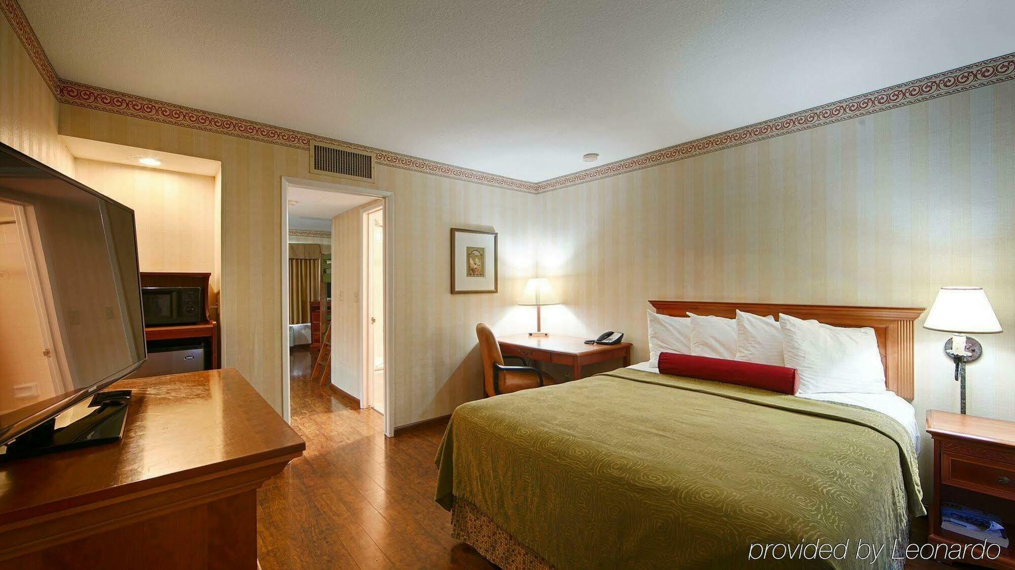Best Western Plus Raffles Inn & Suites Anaheim Eksteriør billede