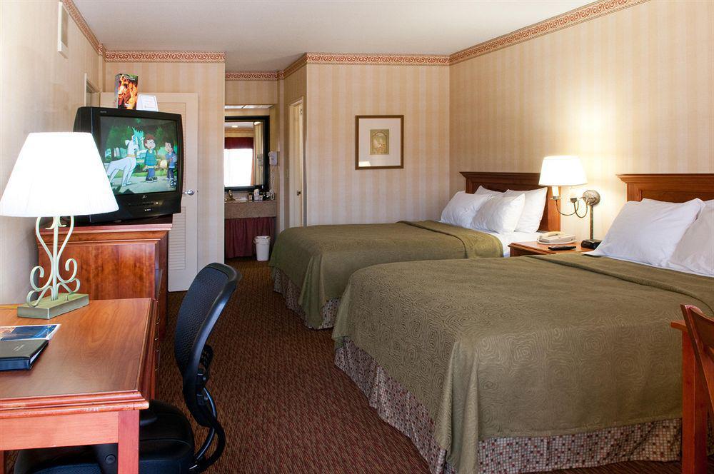 Best Western Plus Raffles Inn & Suites Anaheim Værelse billede