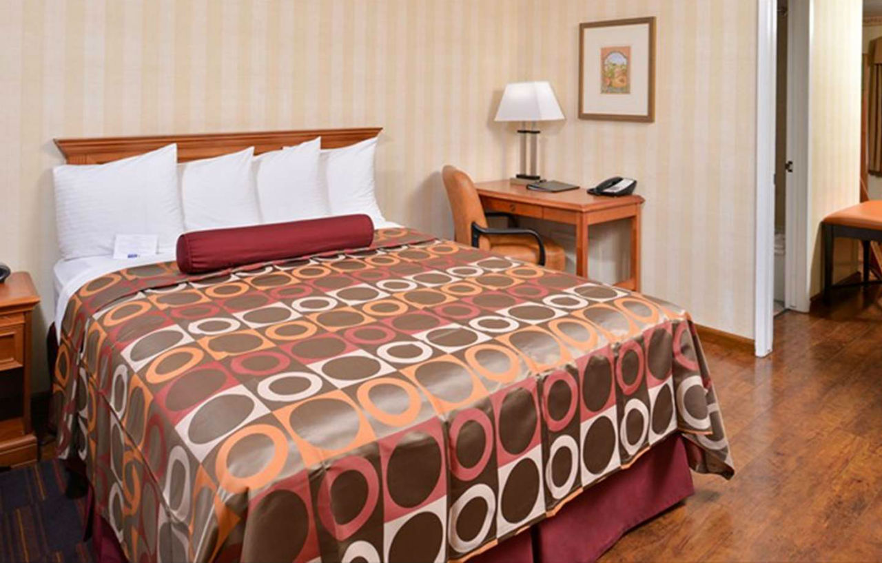 Best Western Plus Raffles Inn & Suites Anaheim Eksteriør billede